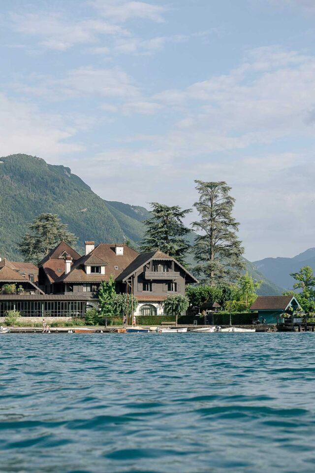 Auberge du Père Bise au bord du lac d'Annecy