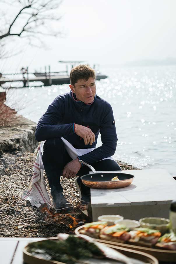 Jean Sulpice cuisine au bord du lac d'Annecy