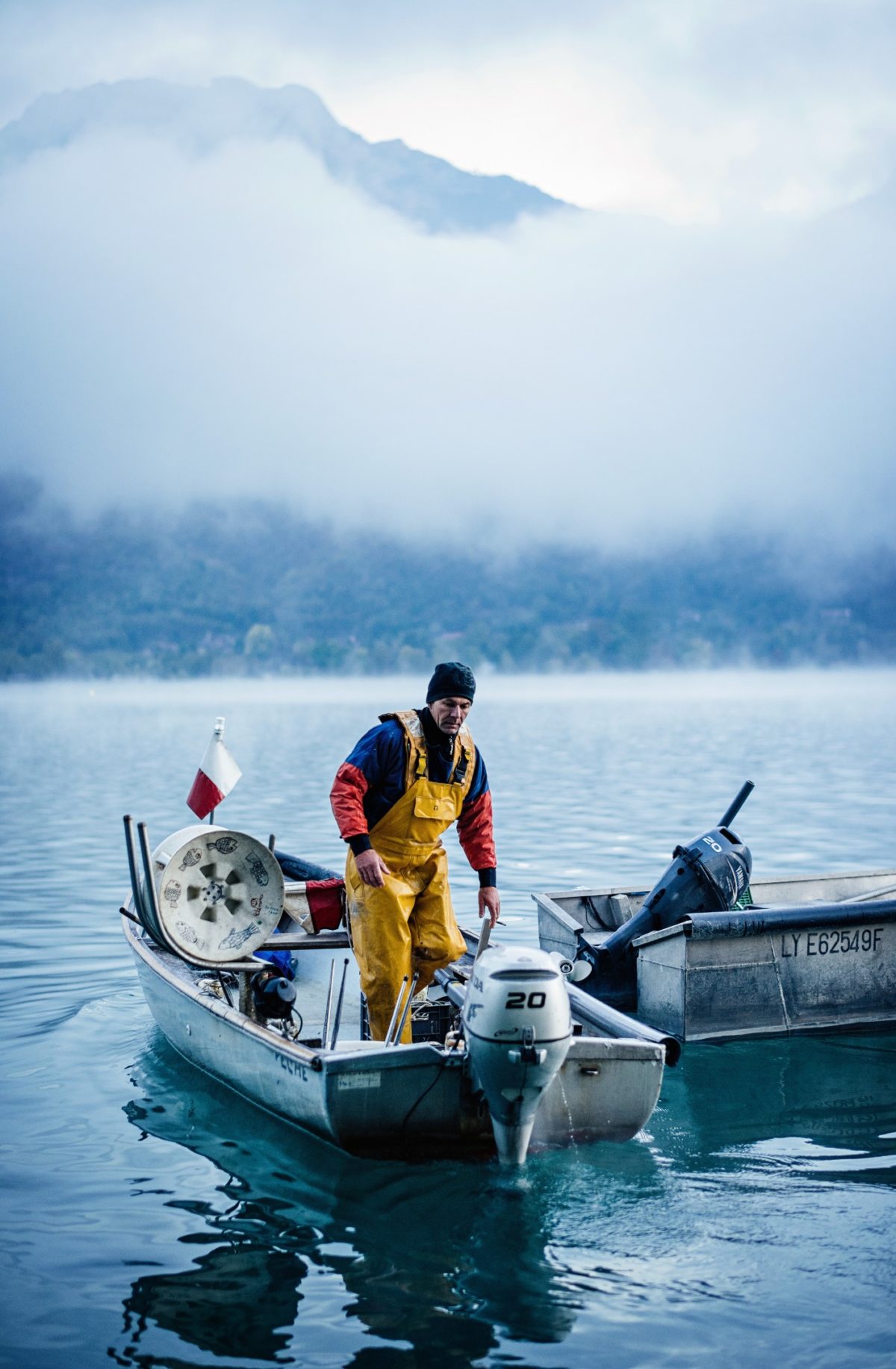 Florent Capretti pêcheur sur le lac d'Annecy